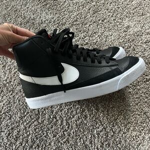 Nike Blazer Mid 77